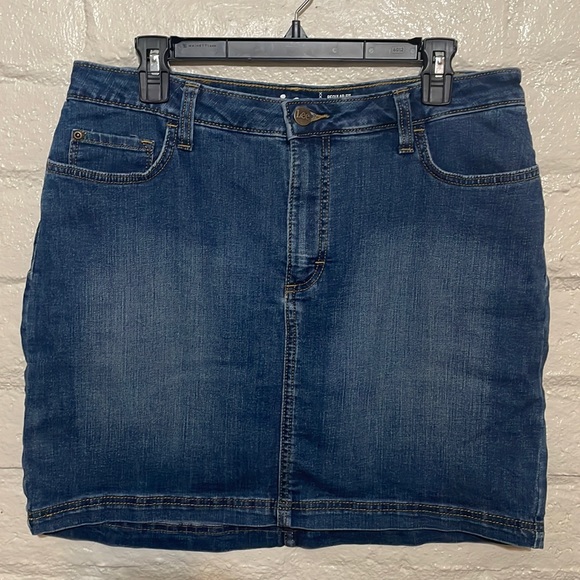 Lee Dresses & Skirts - 🇺🇸 3 for$12  Must bundle 3 🇺🇸 items for discount.